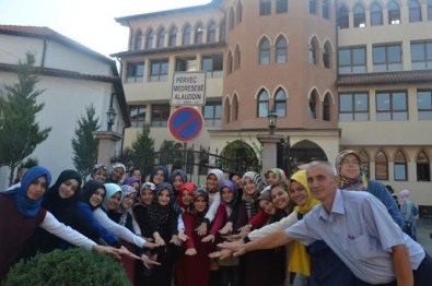 Bursalı Öğrencilerden Kosova'ya İmam Hatip Lisesi