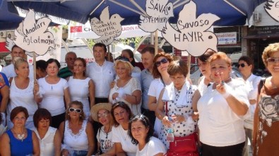 CHP'liler 'Barış' İçin Beyaz Giyindi