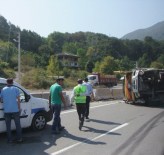 D-650 Karayolunda Mobilya Yüklü Kamyon Devrildi