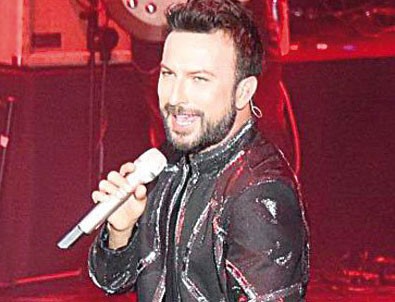 Tarkan konserlerine devam ediyor