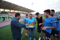 TATVAN GENÇLERBİRLİĞİ - Vali Işın'dan Futbolculara Baklava İkramı
