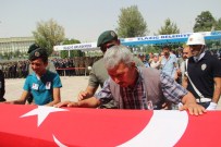 TUNCELİ VALİSİ - 'Ağlamıyorum, Oğlum Şehit Oldu Diye Seviniyorum'