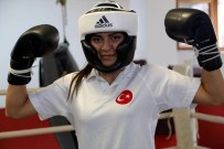 BOKSÖR - Genç Bayan Boksör Samsun'a Şampiyon Olarak Döndü