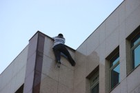 İNTIHAR - Hastane Çatısında İntihar Girişimi