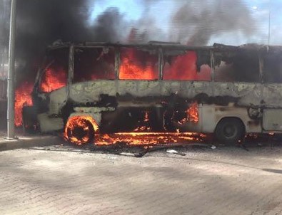 İstanbul'da 2 otobüs cayır cayır yandı