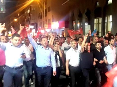 Mudanya'da Teröre Tepki Yürüyüşünde Başkan Türkyılmaz İstifa Çağrısı