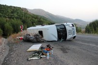 Sivas'ta İki Minibüs Çarpıştı Açıklaması 1 Ölü, 17 Yaralı