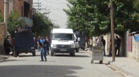 YASADIŞI GÖSTERİ - Teröristlerin Bombası İki Çocuğu Yaraladı