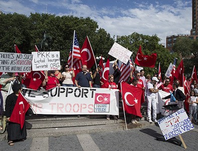 ABD'deki Türklerden teröre tepki mitingi