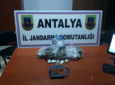 Alanya'da Jandarma Uyuşturucu Ve Silah Yakaladı