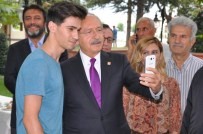 Gencin Elleri Titreyince Selfıe'yi Kılıçdaroğlu Çekti