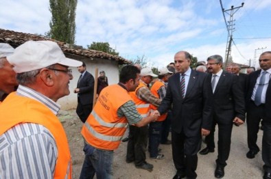 Vali Çomaktekin Hamamözü'de Yol Yapım Çalışmalarını İnceledi