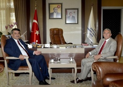 YÖK Yürütme Kurulu Üyesi Prof. Dr. Şişman'dan Rektör Gönen'e Ziyaret