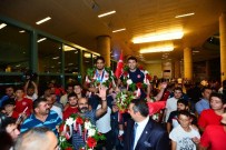 ABDULLAH ACAR - Dünya Şampiyonu Akgül'e Coşkulu Karşılama