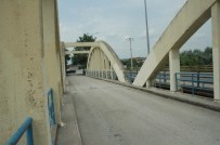 SAKARYASPOR - Eski Sakarya Köprüsü Kaderine Terk Edildi