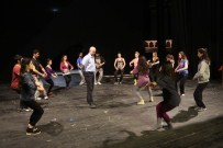 ŞEHIR TIYATROLARı - Gençlik Sahnesi Tiyatro Kursunun İkincisi Başlıyor