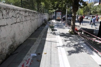 Gölbaşı Caddesinde Model Kaldırım Çalışması