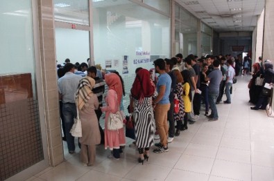 Öğrencilerden Ücretsiz Kart Başvurusuna Yoğun İlgi