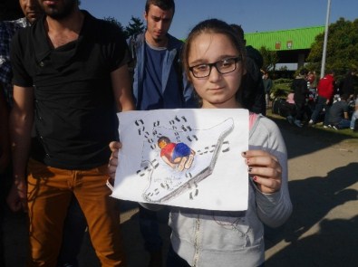 Suriyeli Sığınmacılar Akın Akın Edirne'de Toplanıyor