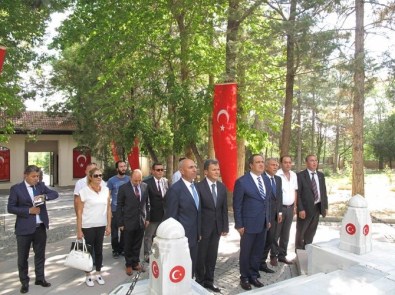 Başkan Aksu'dan Giresun Şehitlerine Ziyaret