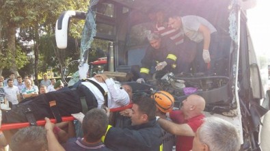 Otobüs Tır'a Çarptı Açıklaması 2 Yaralı