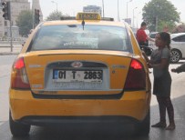 YALIN - Suriyeli Çocuklar Yalın Ayak Dileniyor