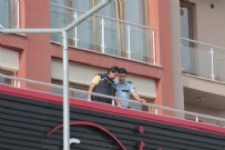 İNTİHAR GİRİŞİMİ - Çekmeköy'de 10. Kattan Düşen Genç Astsubay Hayatını Kaybetti