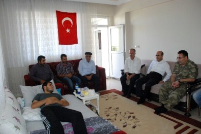 Vali Demirtaş Ve Eşi Dağlıca Gazisini Ziyaret Etti