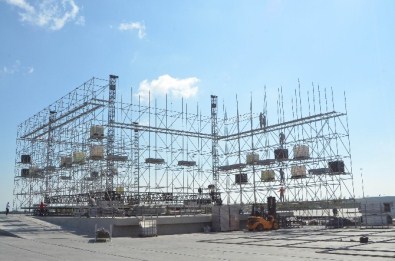 Yenikapı'da Miting Hazırlığı