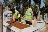 KABRISTAN - Bayram Öncesi Mezarlıklar Çiçekle Donatıldı