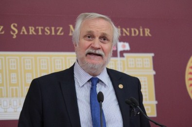 CHP Genel Başkan Yardımcısı Özçelik İstifa Etti