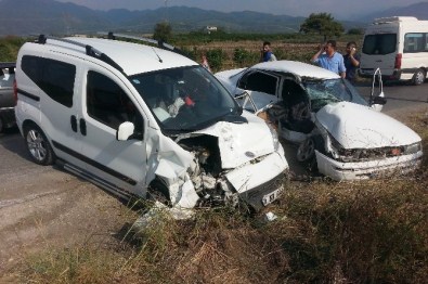 Hatay'da Trafik Kazası Açıklaması 2 Yaralı