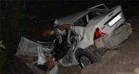 HÜSEYIN AYDıN - Kamyonet İle Otomobil Çarpıştı, 1 Ölü, 4 Yaralı