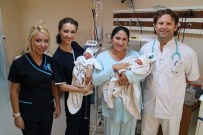 KADIN DOĞUM UZMANI - Lübnanlı Çiftin İkiz Bebek Sevinci