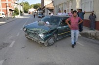 AHISKA - Niksar'da Trafik Kazası Açıklaması 3 Yaralı