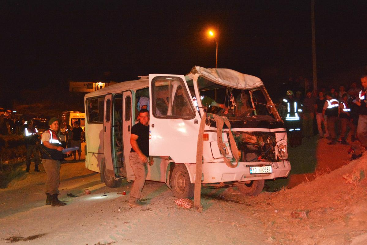 Balıkesir'de feci kaza