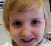 5 Yaşındaki Çocuğun Üzerine 100 Kiloluk Demir Elbise Standı Devrildi