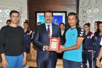 SAVUNMA SPORU - Alpagu Milli Takımından, Başkan AK'a Teşekkür Ziyareti