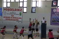 BAYAN VOLEYBOL TAKIMI - Polisgücü İle Yeni Hendek Hazırlık Maçında Karşı Karşıya Geldi