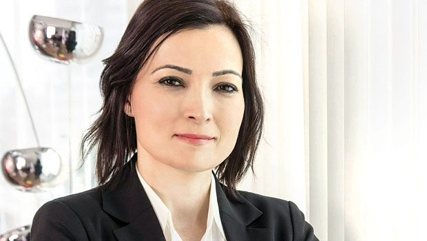 Meral Akşener'i çizdi onları öne çekti