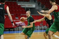 12 DEV ADAM - Berlin Yolcusu Kalmasın