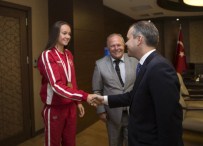 Bir İlke İmza Atan Genç Sporcu Bakanla Görüştü