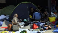 TREN İSTASYONU - Macaristan'a Göçmen Akını