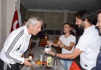 BÜLENT TUNCAY - Teknik Direktör Durmuş'a Doğum Günü Sürprizi