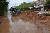 Elmalı'da Sağanak Yağış Sele Neden Oldu