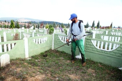 Sakarya'daki Mezarlıklar Bayrama Hazırlanıyor