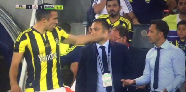 Van Persie'den Pereira'ya şok hareket!