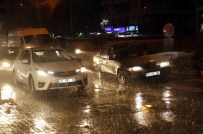 Antalyalılar Yağmura Hazırlıksız Yakalandı