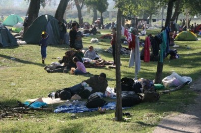 Avrupa Hayaliyle Günlerdir Bekliyorlar