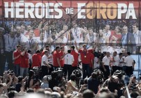 BAŞBAKANLIK KONUTU - Avrupa Şampiyonu İspanya'ya, Coşkulu Karşılama